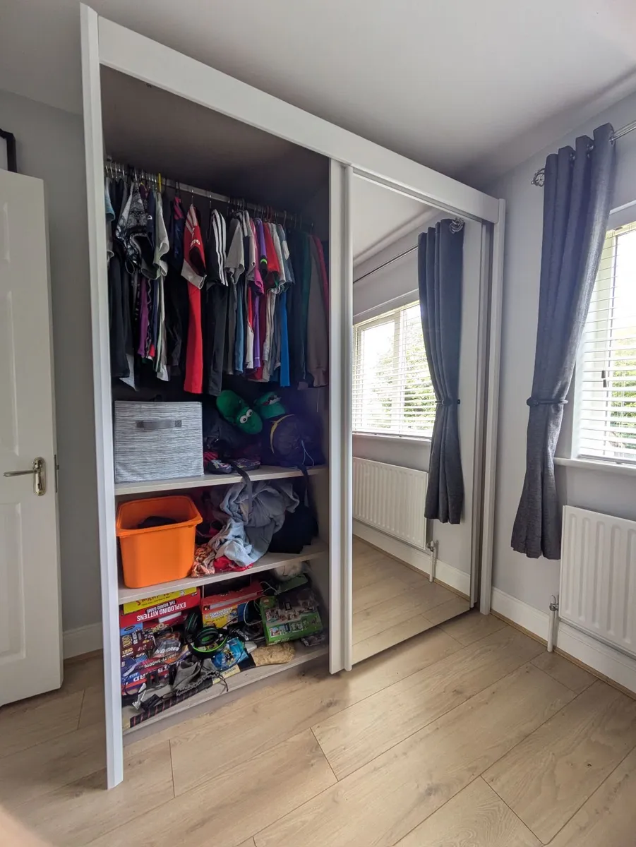 Sliding door wardrobe - Image 3