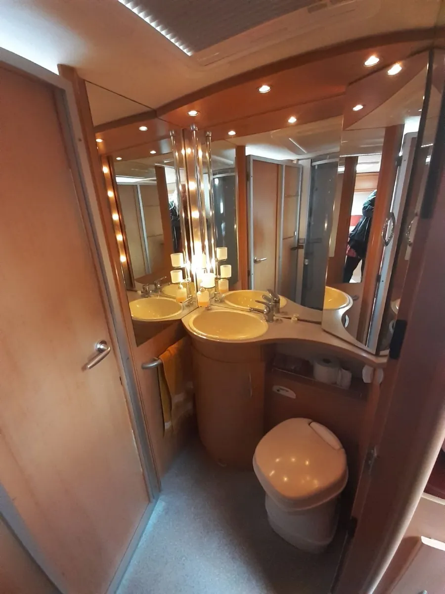 2007 Frankia A Class Deluxe Motor Home / Camper - Image 4