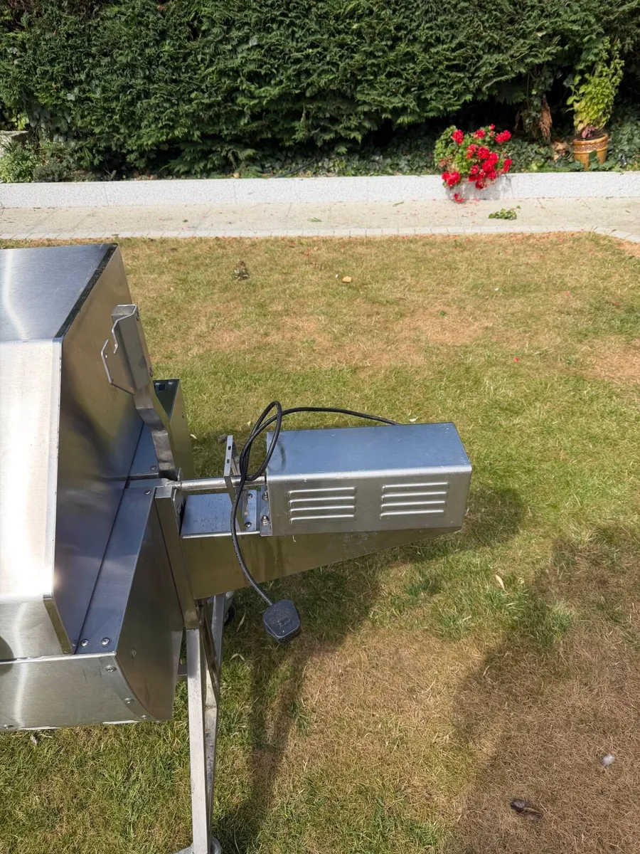 Rotisserie Barbecue - Image 3