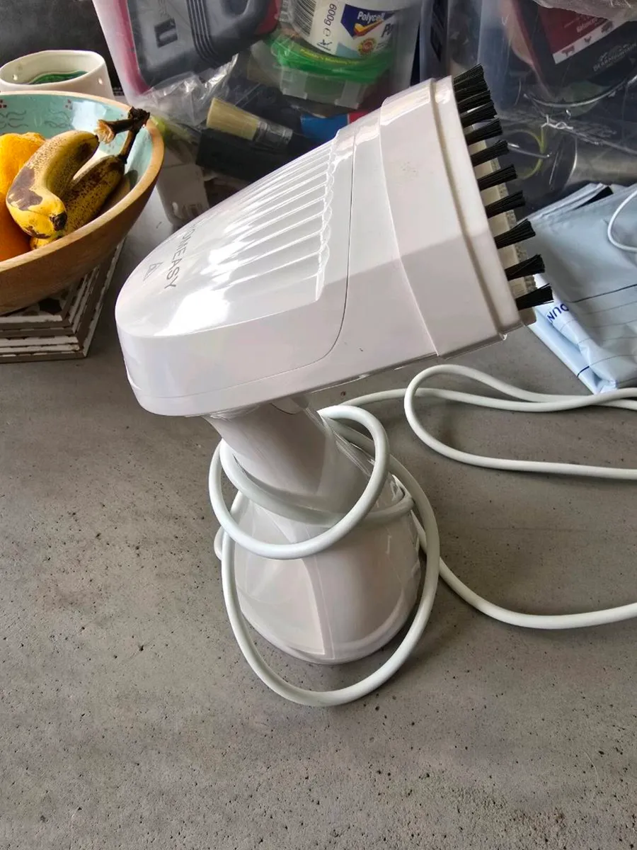 HOMEASY Handheld Garment Steamer with Accessories - Image 3