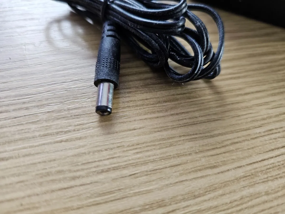 Original Makita 15v 2.5 amp power supply adapter c - Image 3