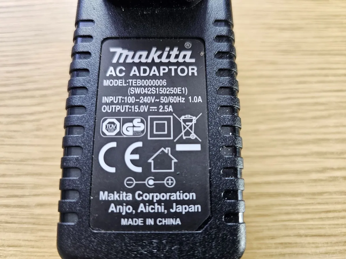 Original Makita 15v 2.5 amp power supply adapter c - Image 2