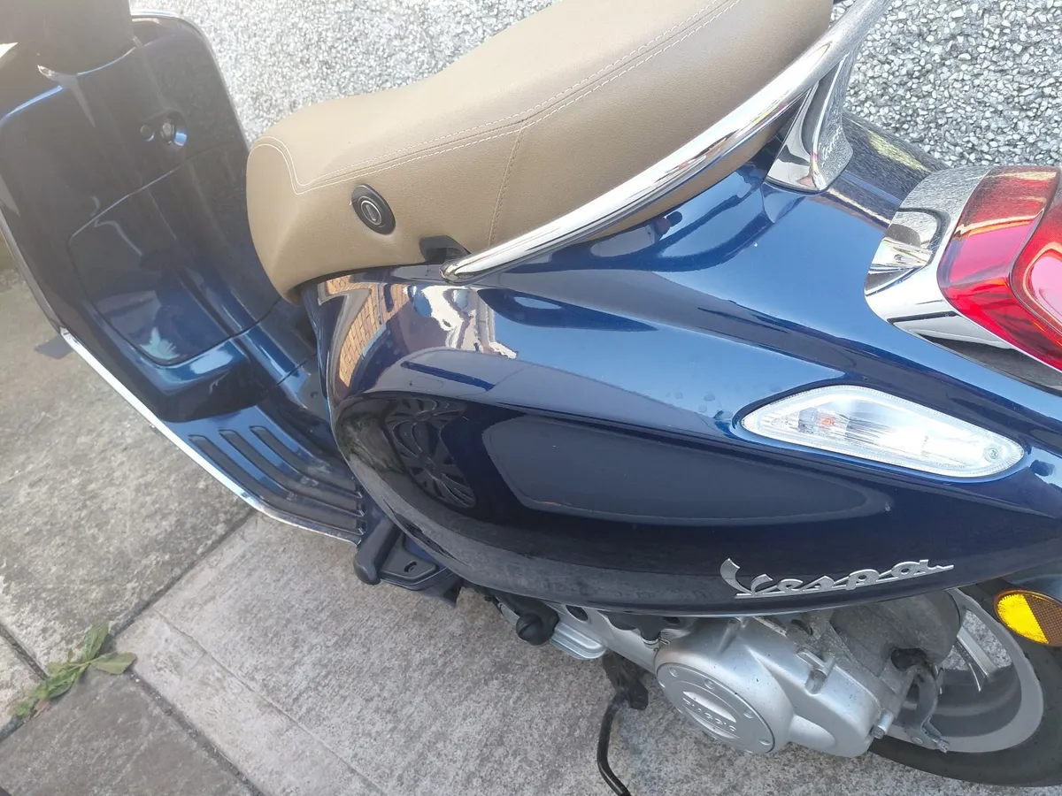 Vespa Piaggio 2022 50cc - Image 3