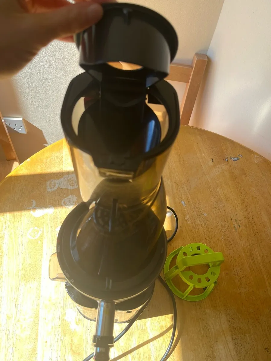 Kuvings CS700 commercial slow juicer - Image 4