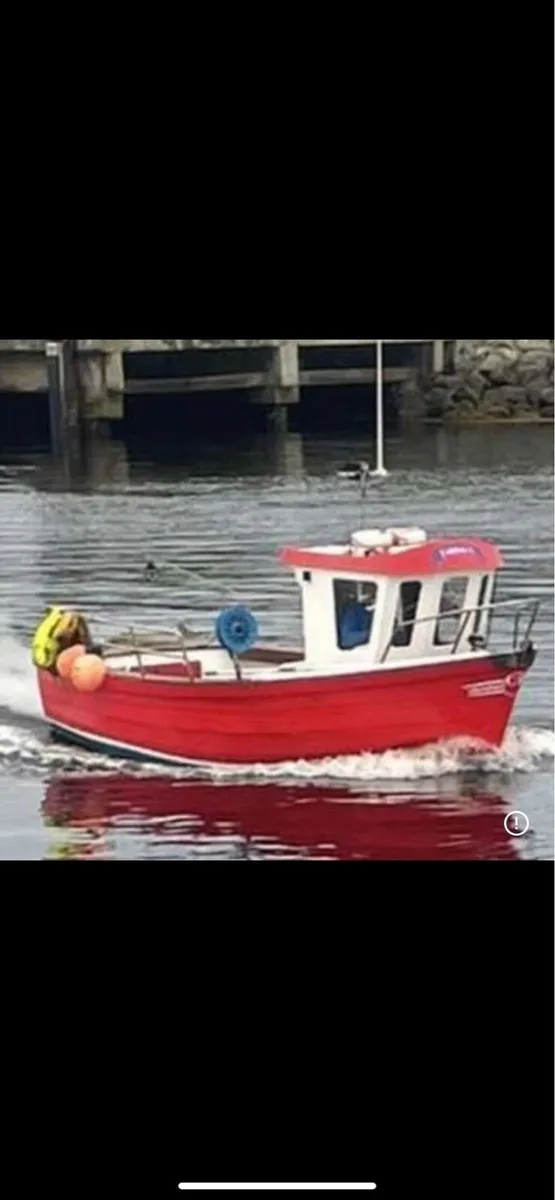 20ft fiberglass fishing boat - Image 1
