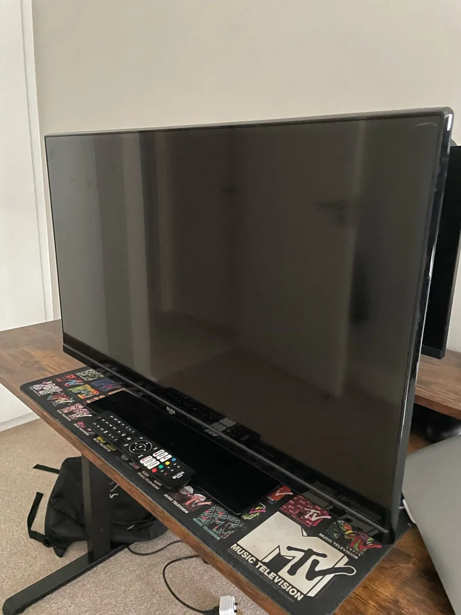 32” 4K Smart TV - Image 1