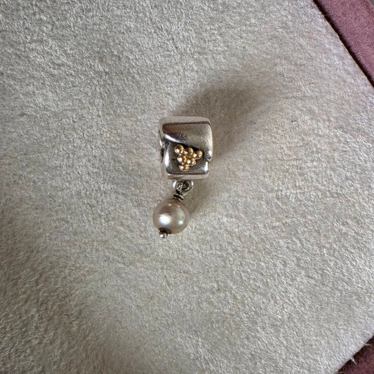 Pandora dangle pearl and 14k gold grapevine charm - Image 1