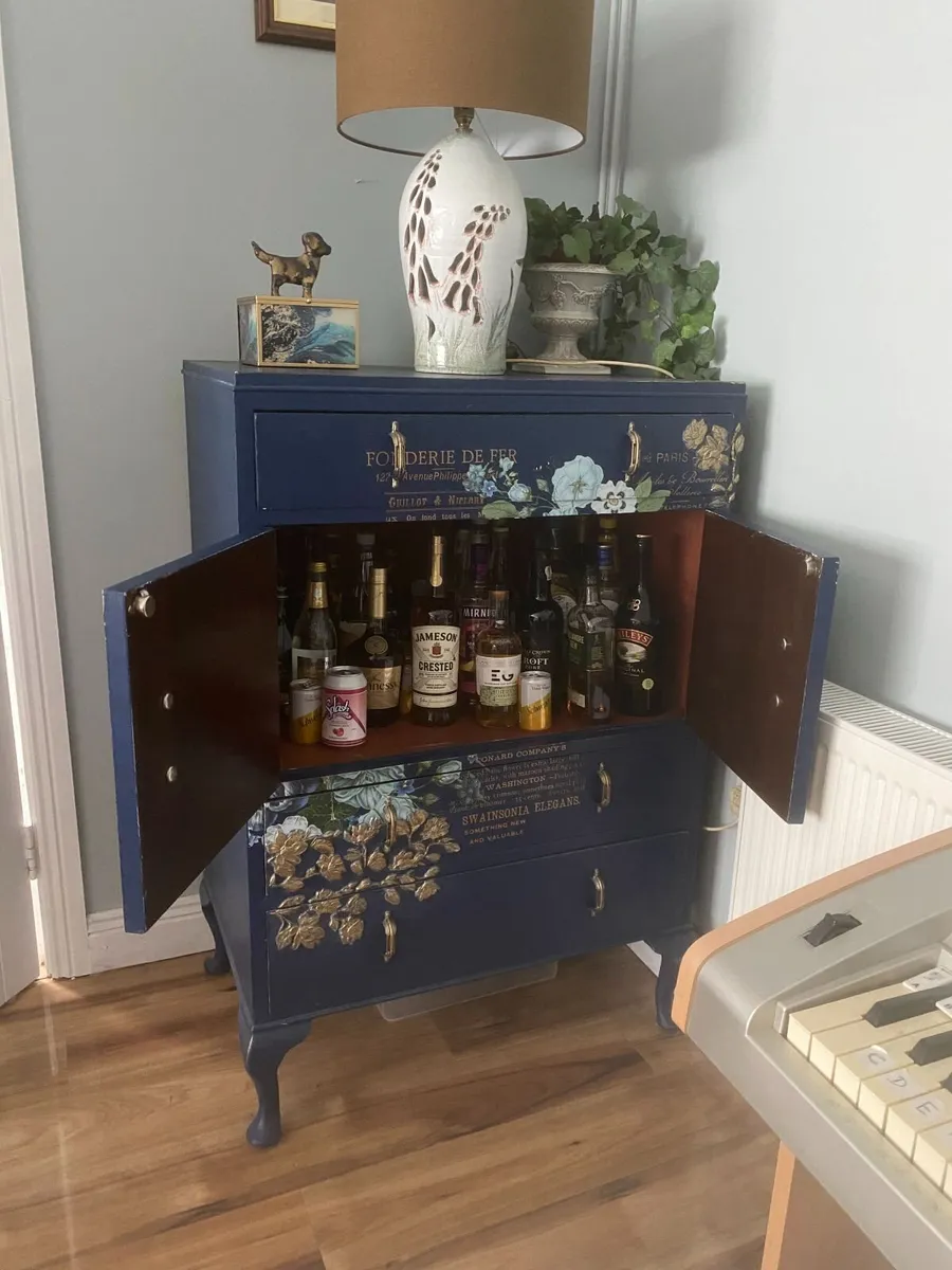 Cabinet/Drinks Cabinet - Image 2