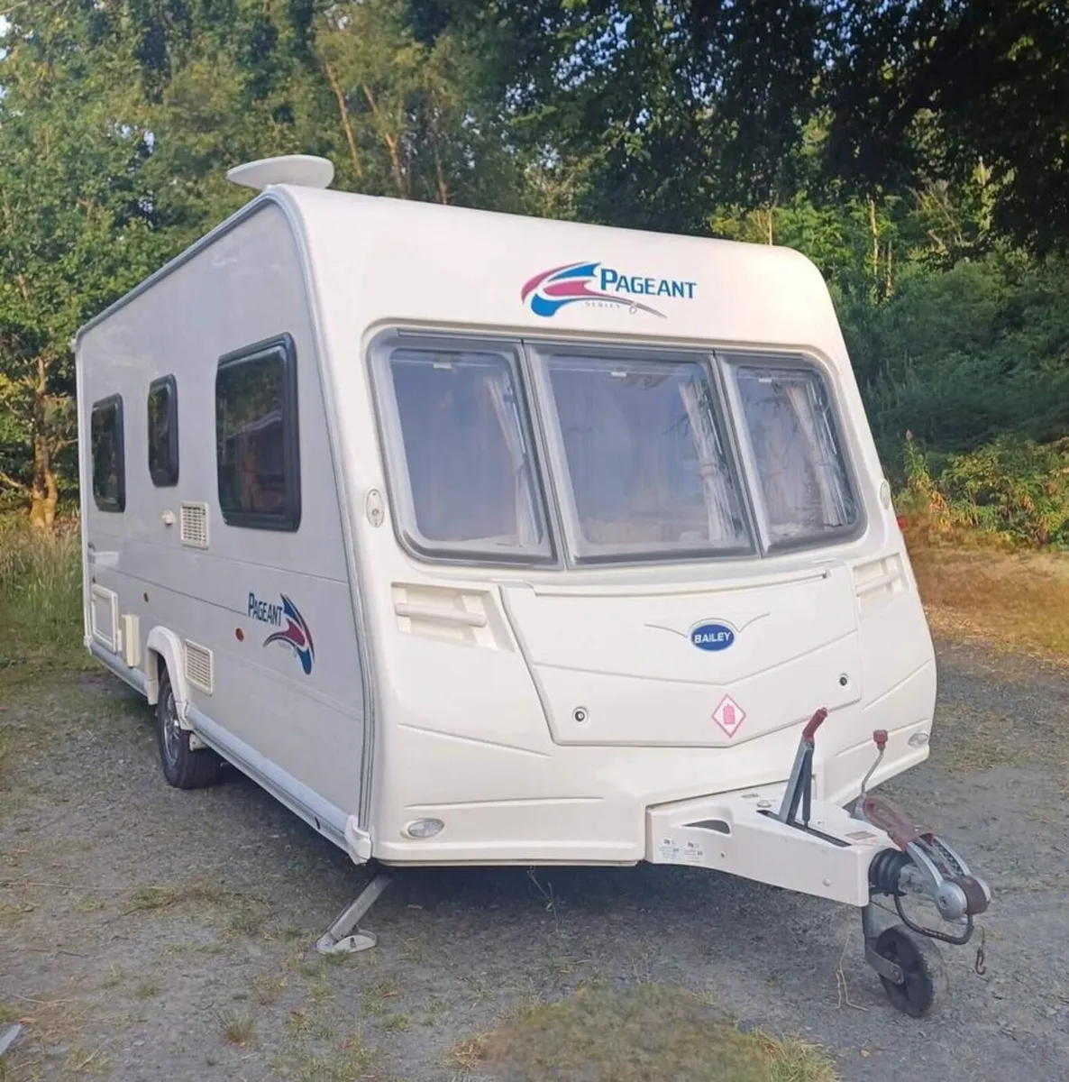 Bailey 4/5 berth fixed bed and Full Awning - Image 1