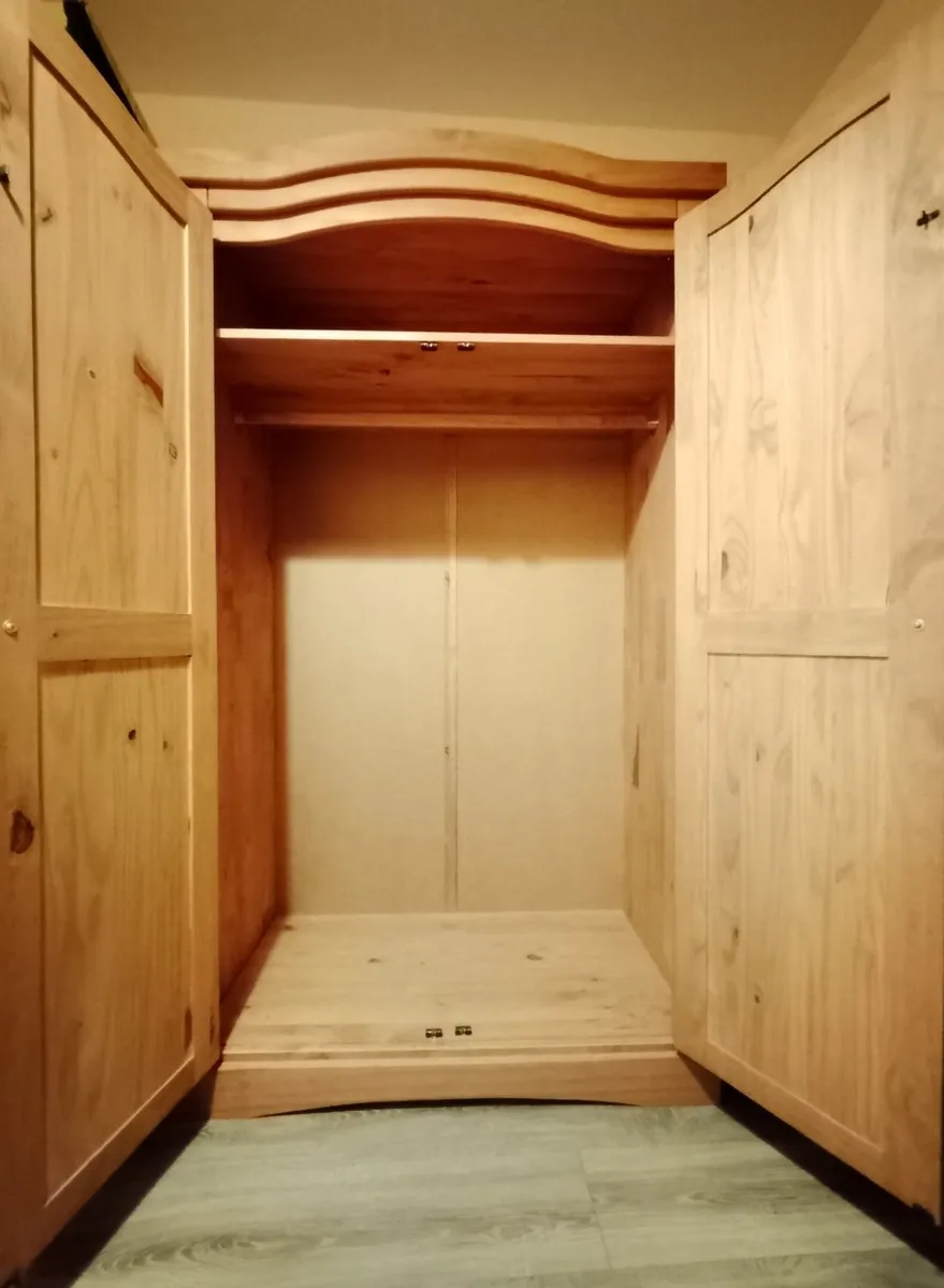 Double wardrobe - Image 3