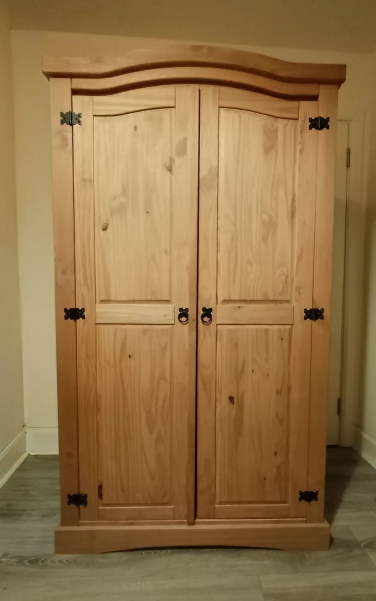 Double wardrobe - Image 1