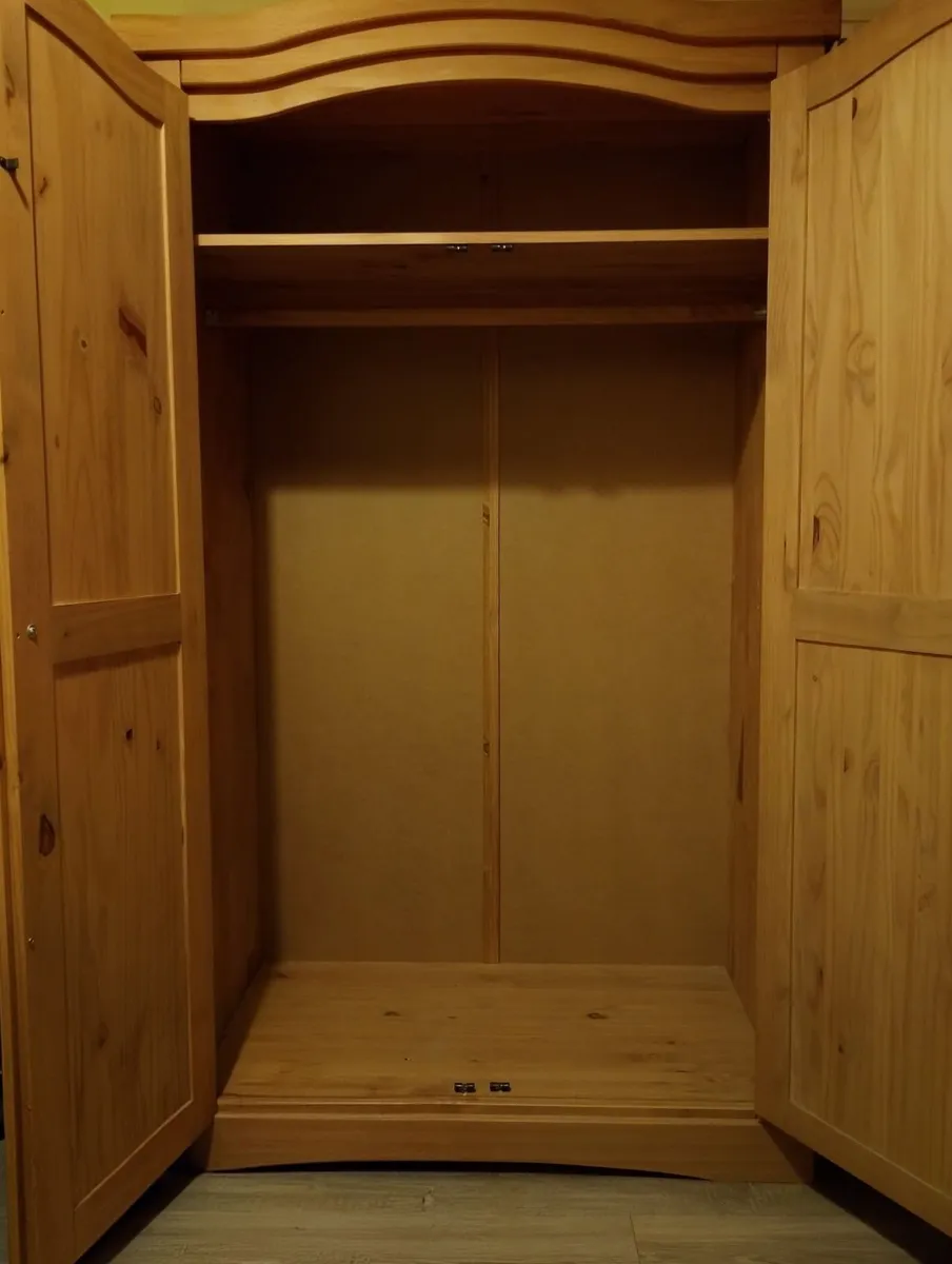Double wardrobe - Image 2