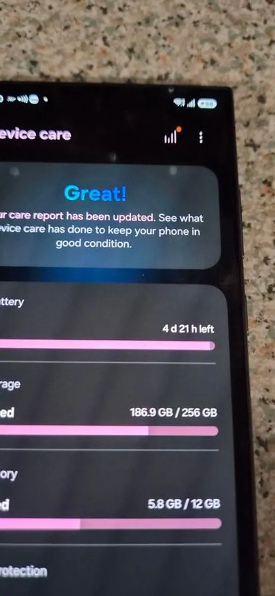 Screen in perfect condition and with s pen and mag safe case - Image 4