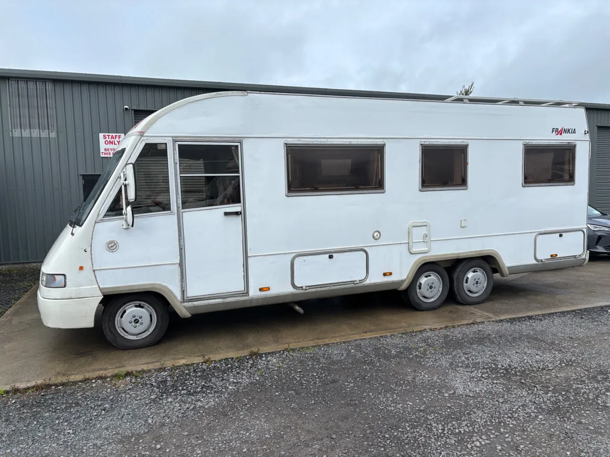 FRANKIA A CLASS  6 BERTH TAG AXLE C1 LICENCE  LHD - Image 3