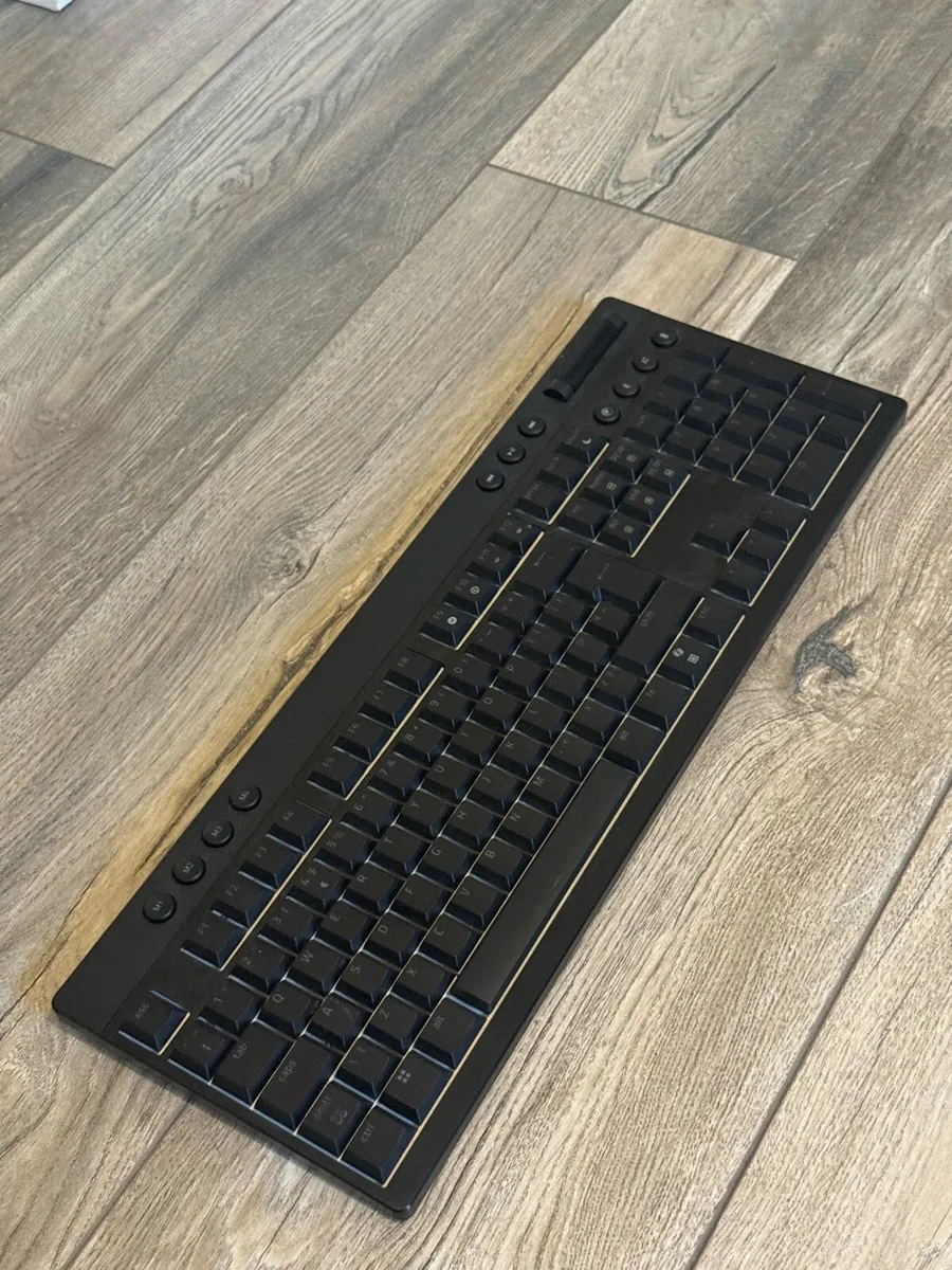 Razer blackwidow v4 wireless gaming keyboard - Image 1