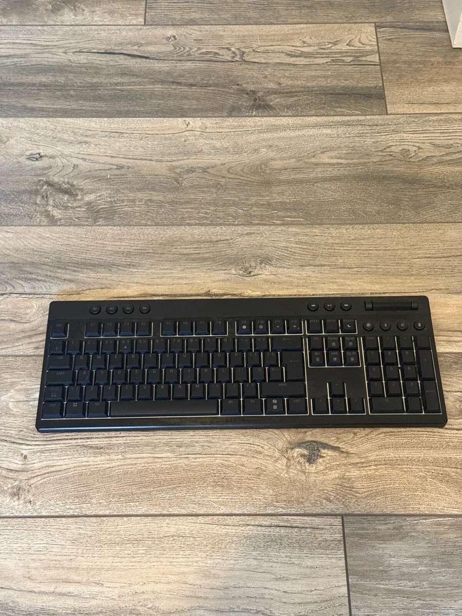 Razer blackwidow v4 wireless gaming keyboard - Image 2