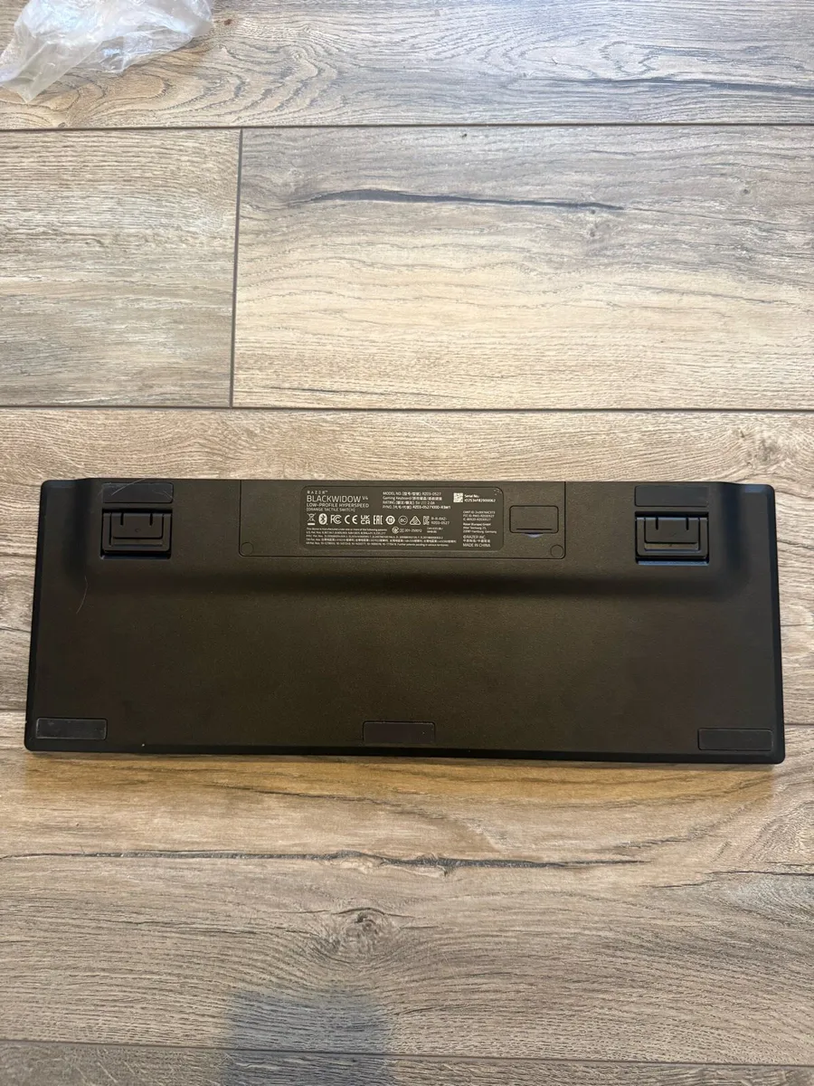 Razer blackwidow v4 wireless gaming keyboard - Image 4