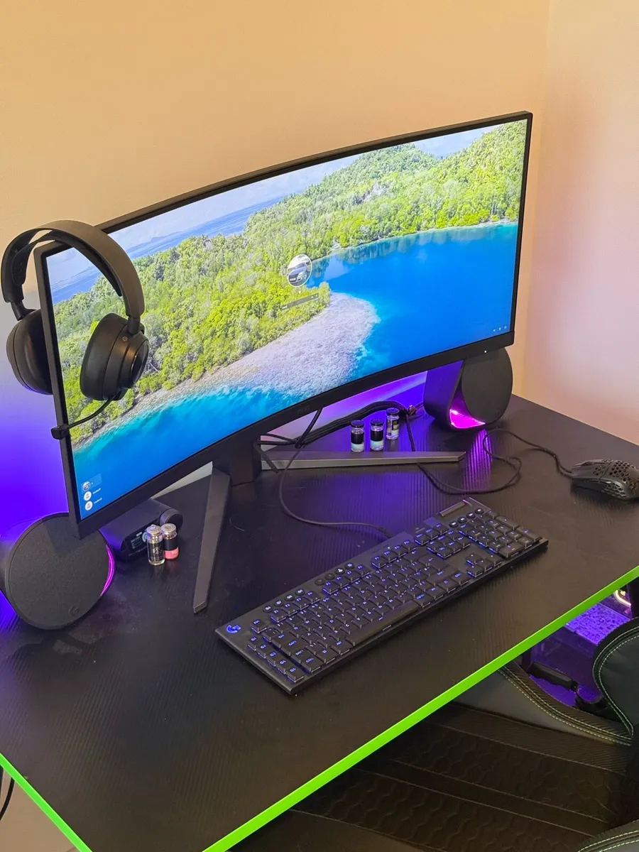 Logitech g915 x Lightspeed wireless keyboard - Image 1