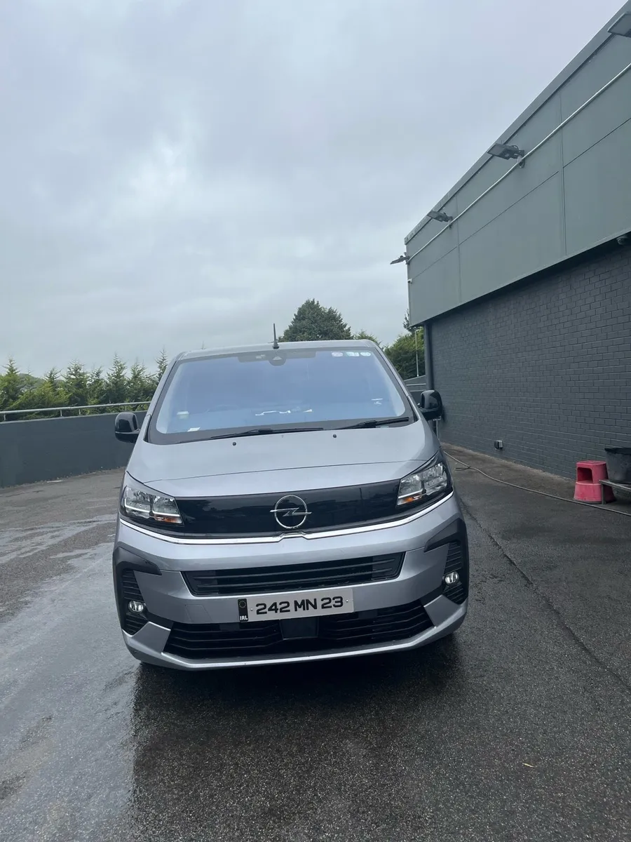 Opel Vivaro 242 manual - Image 2