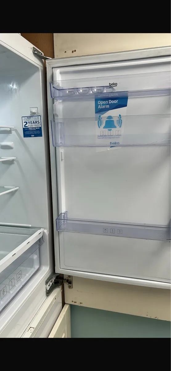 Fridge freezer integrated - Image 1