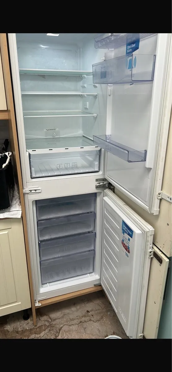 Fridge freezer integrated - Image 3