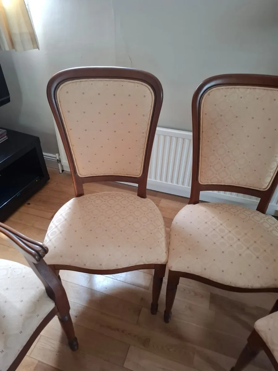 Rossmore table 6 chairs - Image 1