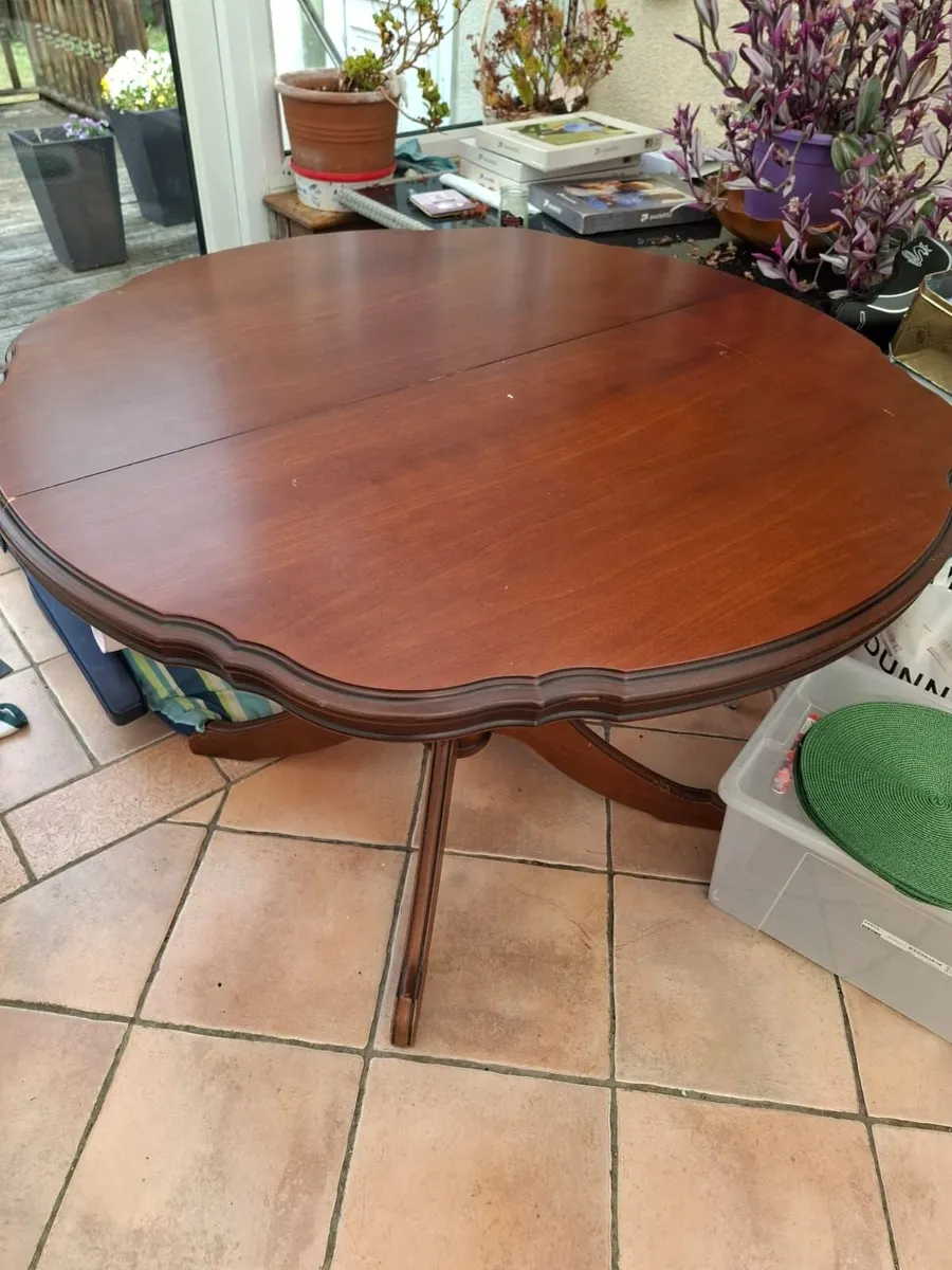 Rossmore table 6 chairs - Image 2