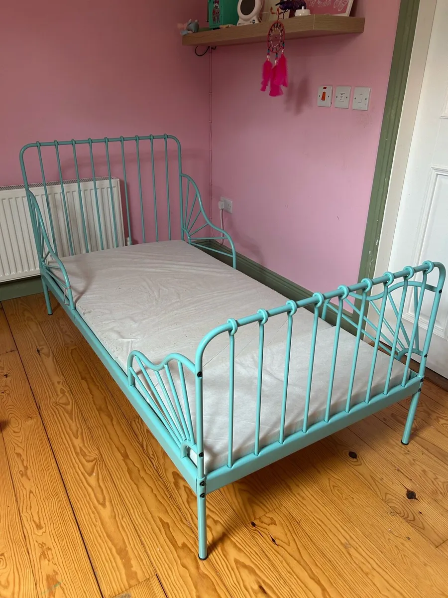 Child’s extendable bed - Image 1