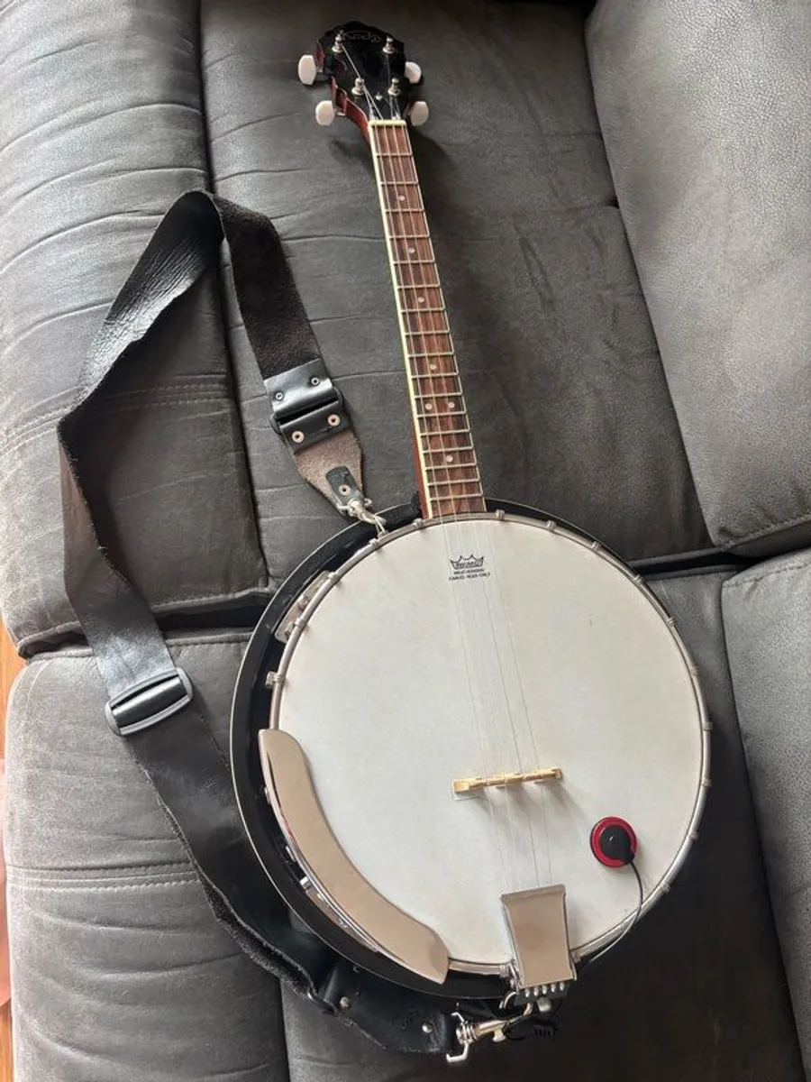 Tenor Banjo with plug in - Image 1