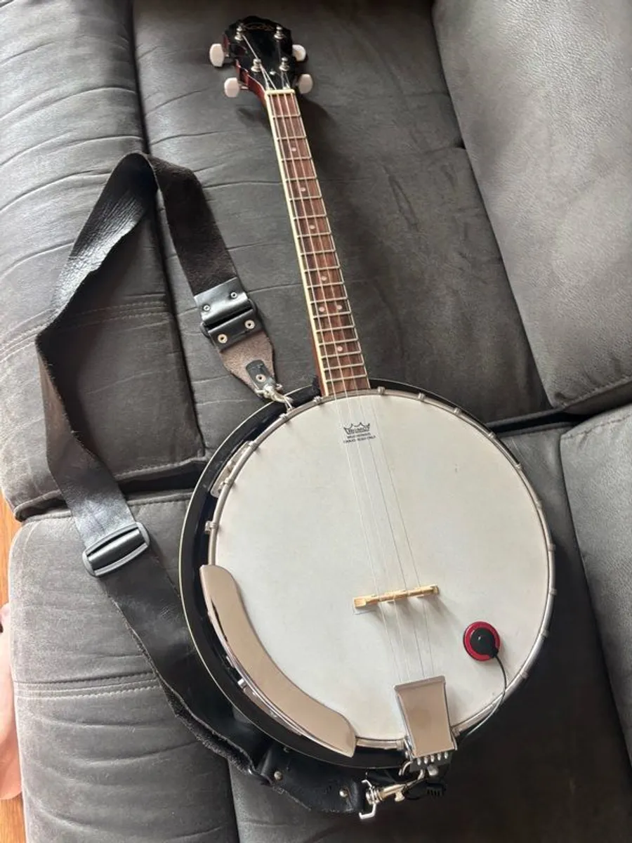 Tenor Banjo with plug in - Image 2