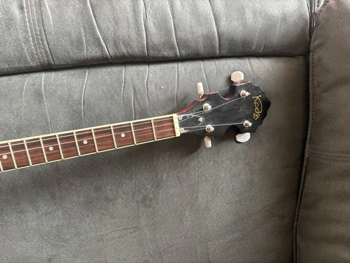 Tenor Banjo with plug in - Image 4