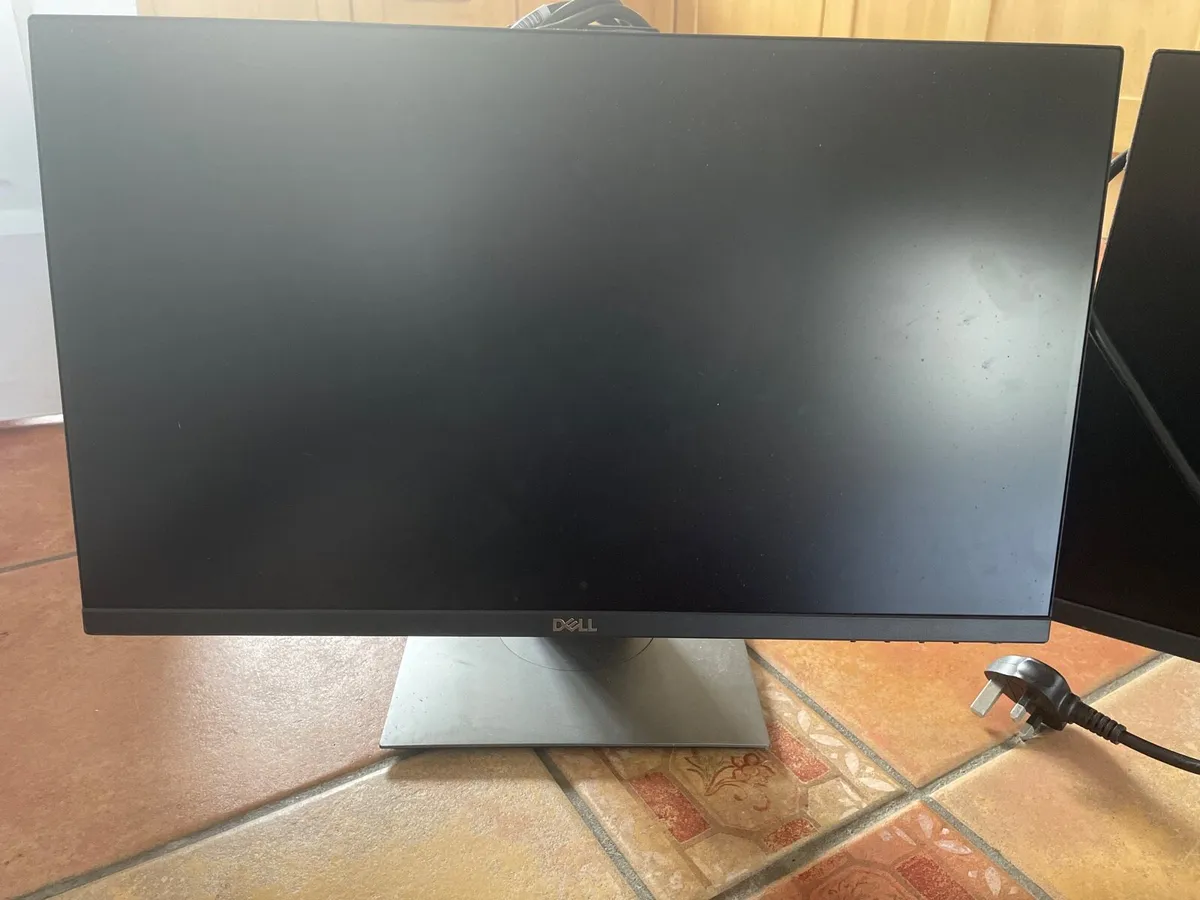 Dell Monitor 22inch with adjustable stand - Image 1