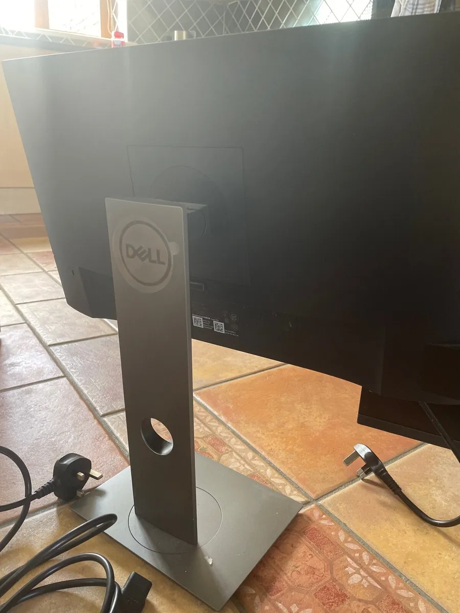 Dell Monitor 22inch with adjustable stand - Image 2