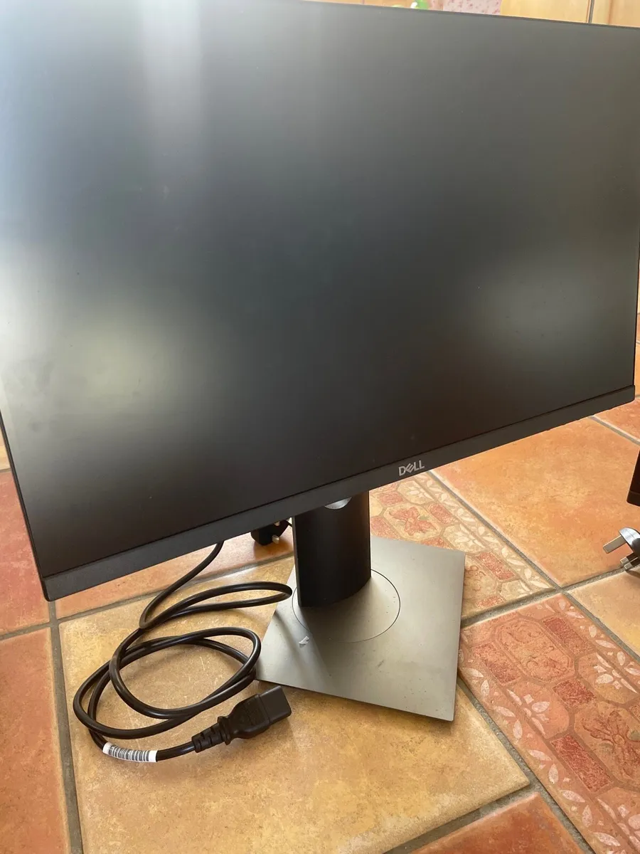 Dell Monitor 22inch with adjustable stand - Image 3