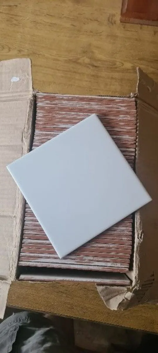 White and Black tiles - Image 2