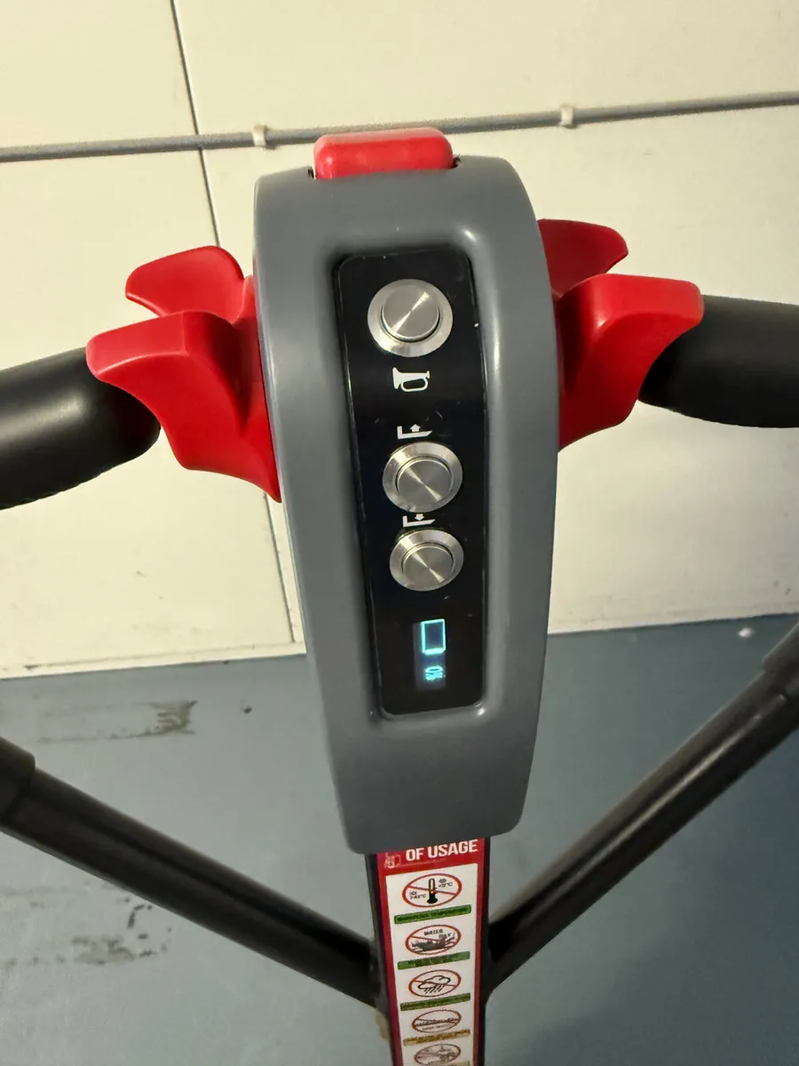 Pallet Truck - Image 3