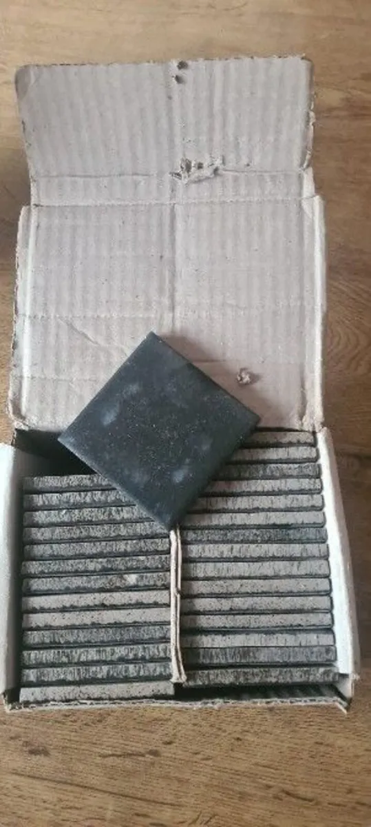 White and Black tiles - Image 4