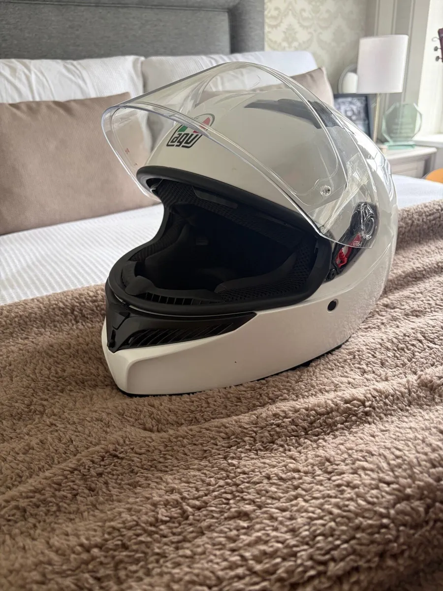 Motorcycle Helmet - Image 2