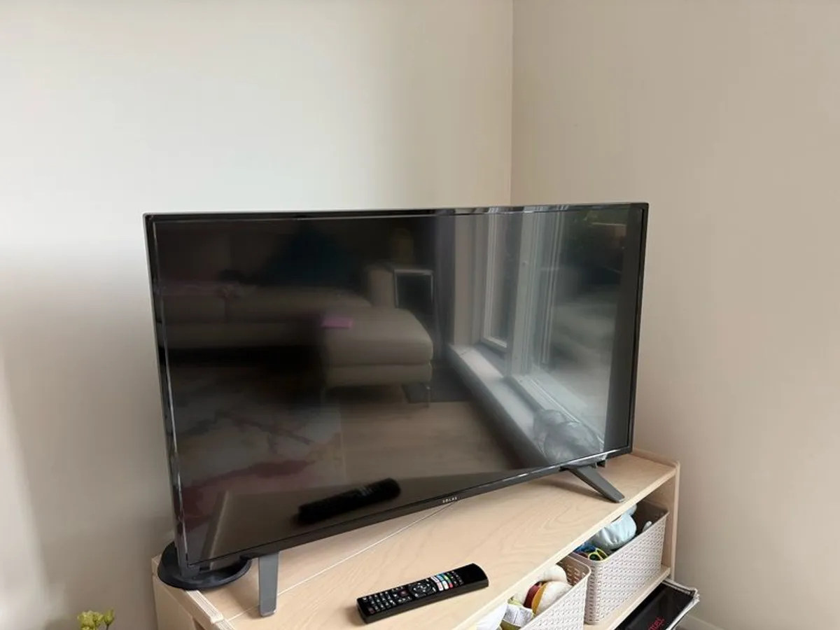 Solas 43" UHD Smart TV with HDR - Image 1