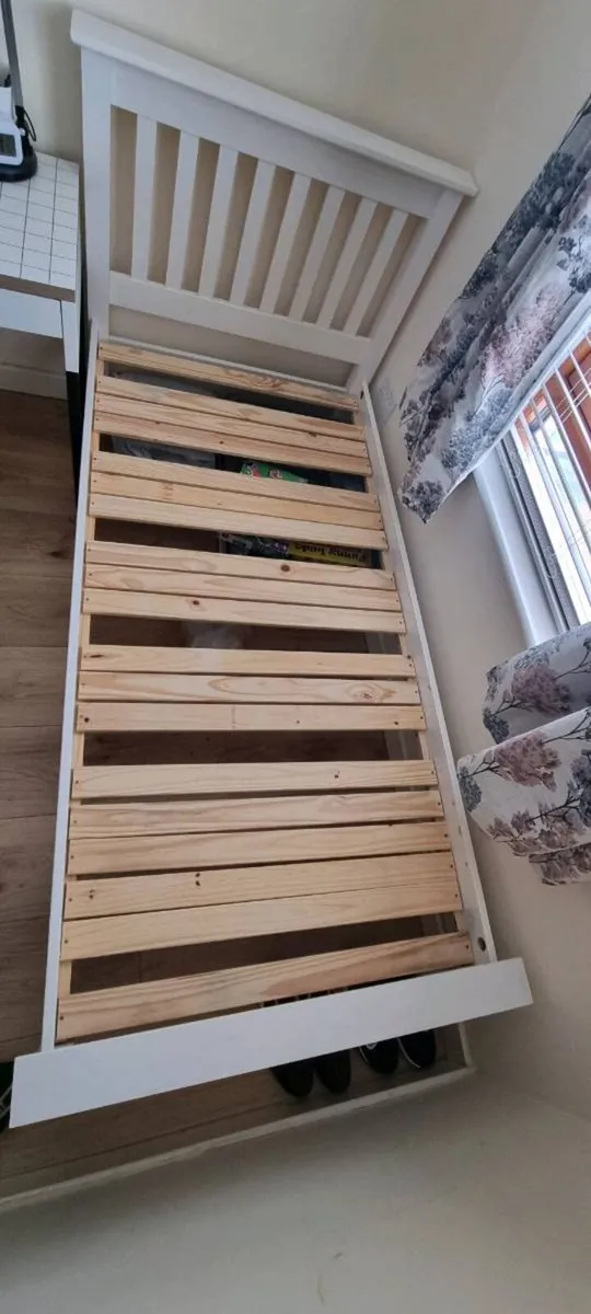Single sized bed frame - Image 1