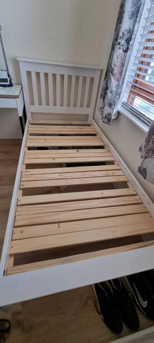 Single sized bed frame - Image 2