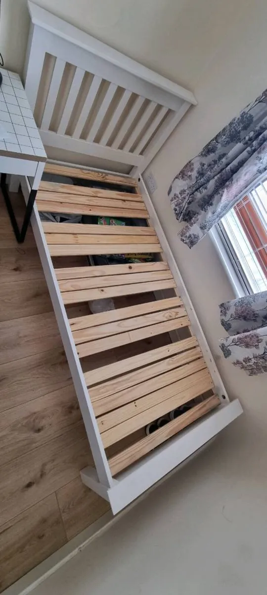 Single sized bed frame - Image 3