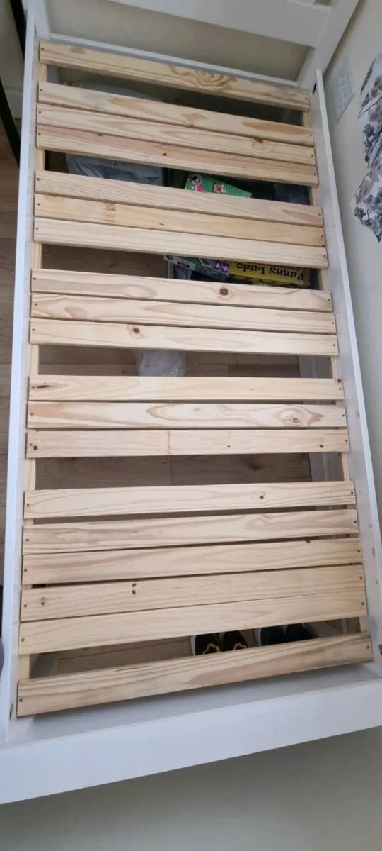 Single sized bed frame - Image 4
