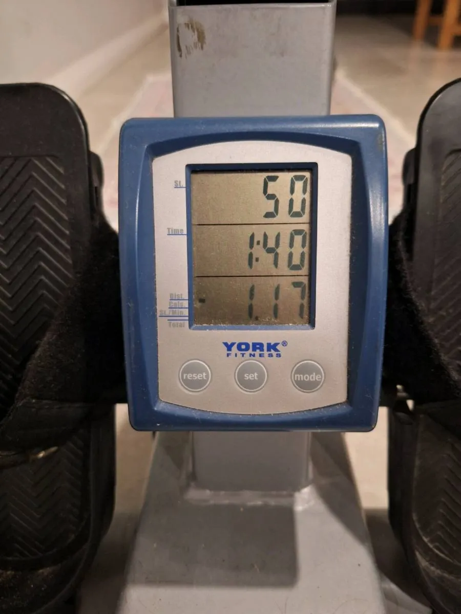 York Inspiration Rowing Machine - Image 2