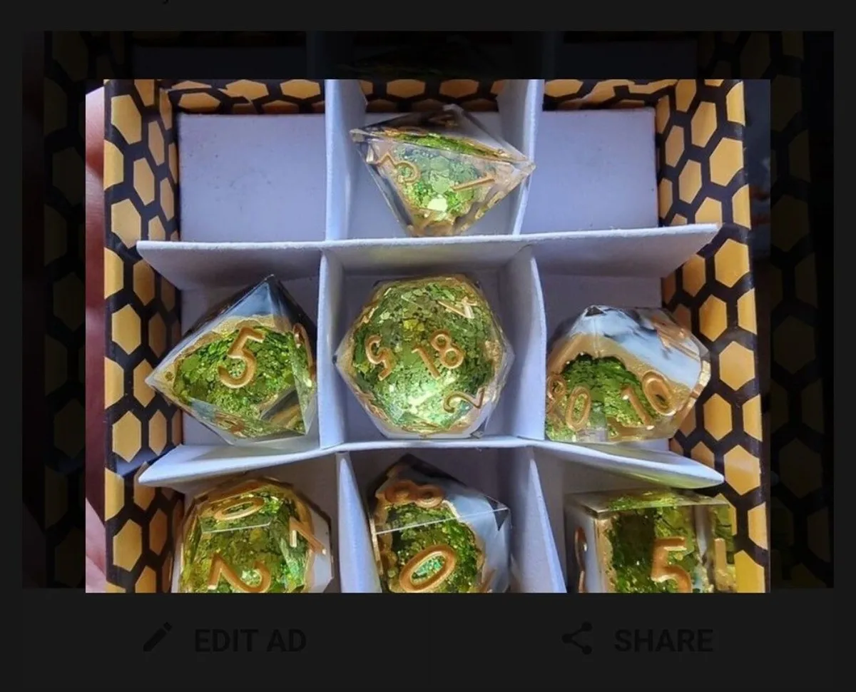 premium Dungeons & Dragons resin dice - Image 1