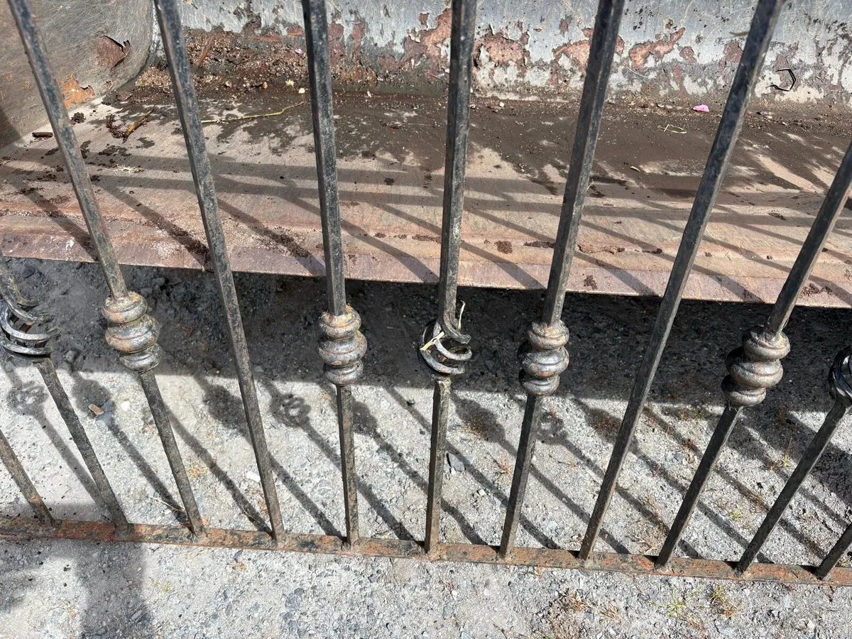 Set of steel gates - Image 2