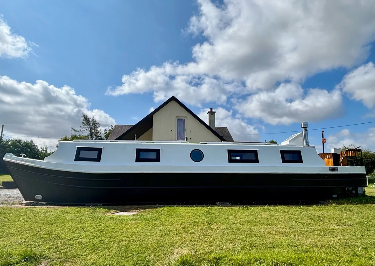 45ft long Narrowboat Fully Renovated - Image 2