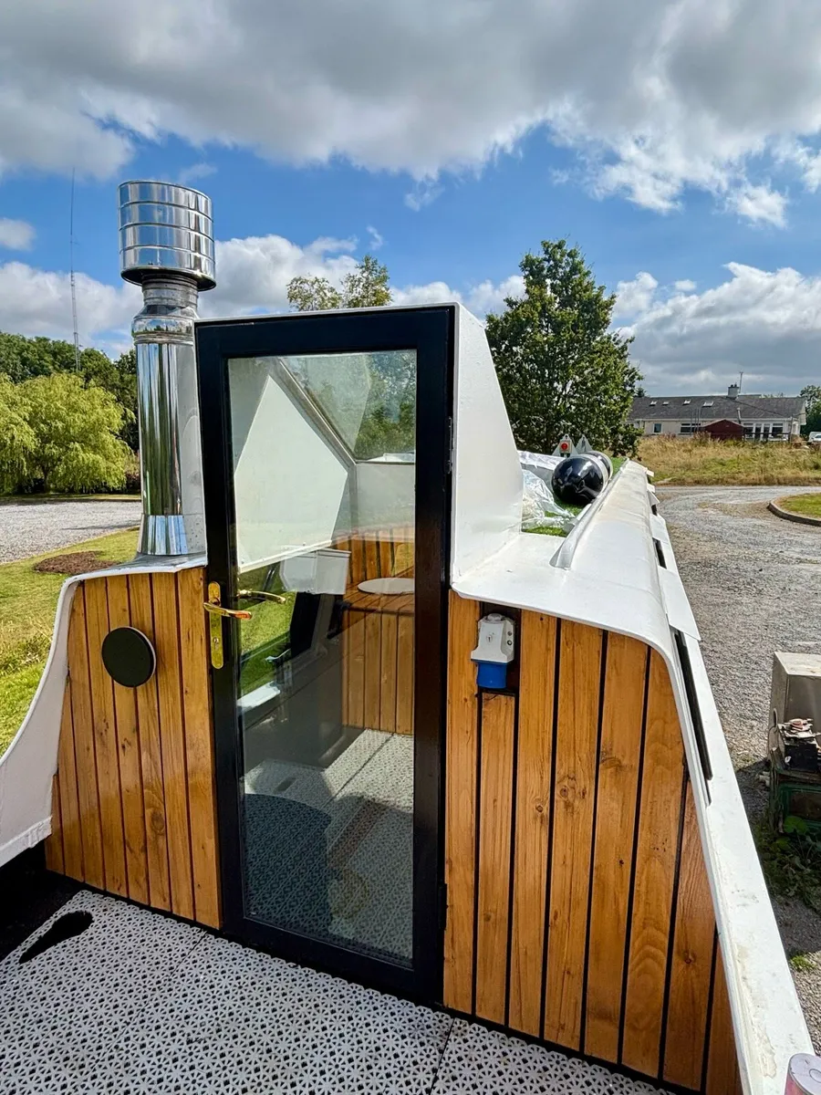 45ft long Narrowboat Fully Renovated - Image 3
