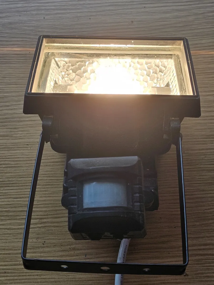 150W Floodlight PIR outdoor wall light security - Image 1