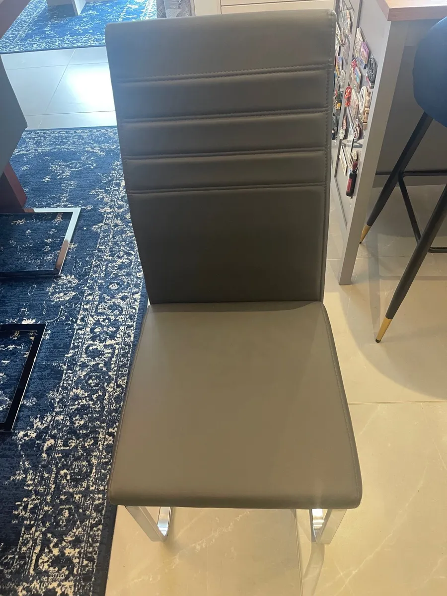 Dining chairs - Image 1